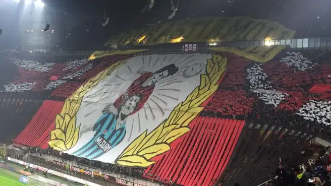 Milan, i tifosi ricordano un derby storico