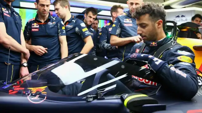 Ricciardo a Sochi con il parabrezza