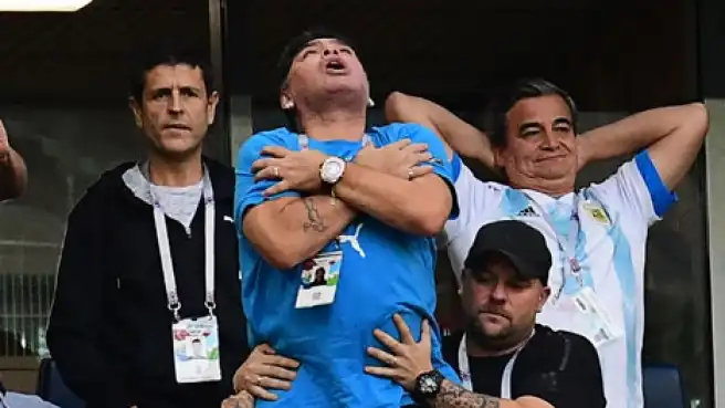 Maradona dall'imbarazzo alla paura