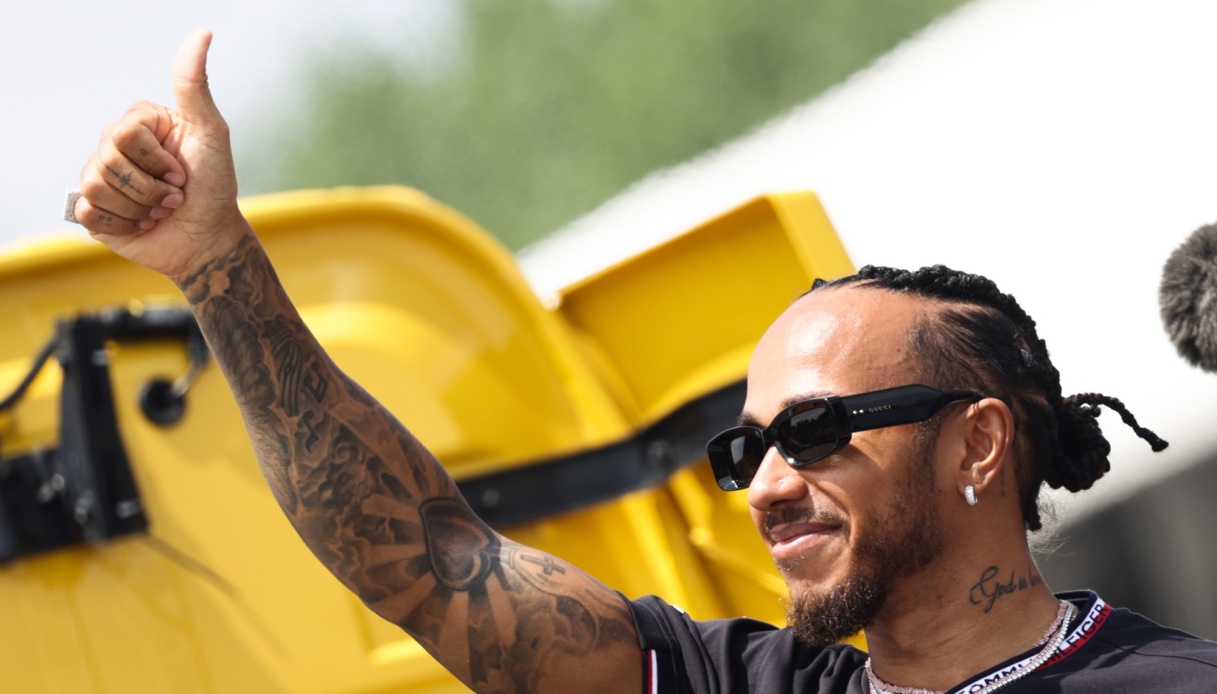 Sportal: Lewis Hamilton sorride solo per i tifosi della Ferrari: "Incredibile"