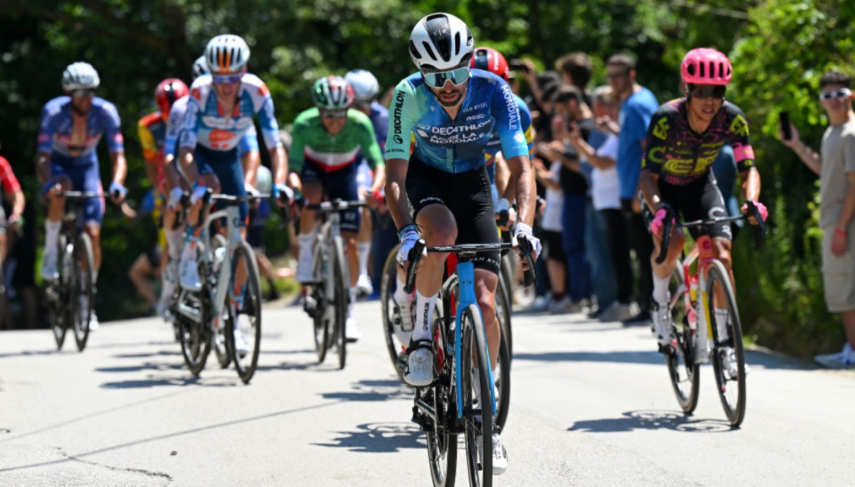 Sportal: Giro d'Italia: trionfo di Paret-Peintre a Bocca della Selva, bene Andrea Bagioli