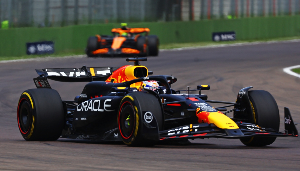 Sportal: F1, Imola: Lando Norris ci prova ma vince Max Verstappen. Ferrari sul podio con Charles Leclerc
