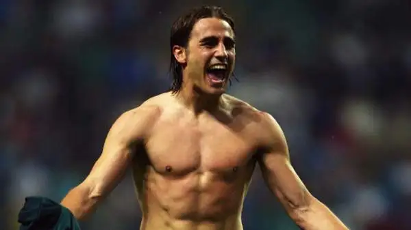 Al decimo posto dei calciatori considerati più belli in Brasile c'è Fabio Cannavaro, capitano dell'Italia di Marcello Lippi che trionfò a Berlino nel 2006.