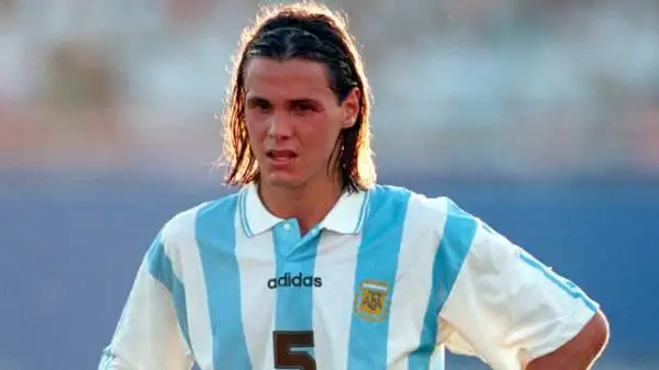 La fase centrale e finale della sua carriera fu caratterizzata da molteplici infortuni, ma Fernando Redondo è un argentino rimasto nel cuore delle brasiliane. E' suo il terzo posto in classifica.