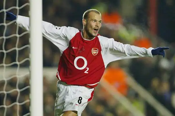 Ottavo è Fredrik Ljungberg. Lo svedese ex Arsenal seppe incantare con i capelli lunghi, corti e rasati. E anche con un'improbabile ma indimenticabile acconciatura color fucsia.