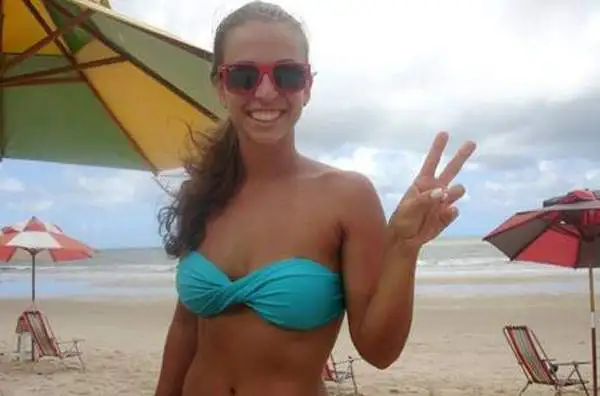 La bella Maira è nata a Itajaí, nello Stato di Santa Catarina. Sono diverse le immagini da lei postate sui social network in costume da bagno.