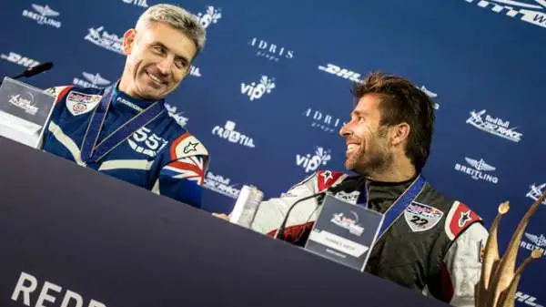 I due favoriti d'obbligo della Red Bull Air Race: il veterano Paul Bonhomme (che partecipa dal 2003) e lo scanzonato Hannes Arch, che gli strappò il titolo nel 2008 e da allora gli dà filo da torcere.