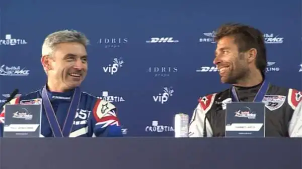 I due favoriti d'obbligo della Red Bull Air Race: il veterano Paul Bonhomme (che partecipa dal 2003) e lo scanzonato Hannes Arch, che gli strappò il titolo nel 2008 e da allora gli dà filo da torcere.