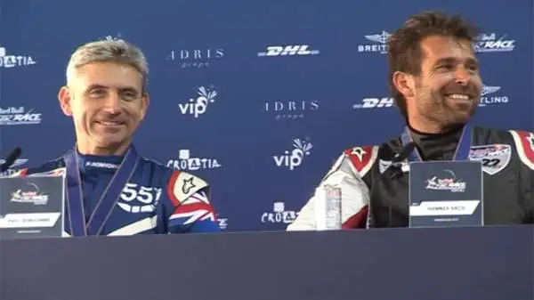 I due favoriti d'obbligo della Red Bull Air Race: il veterano Paul Bonhomme (che partecipa dal 2003) e lo scanzonato Hannes Arch, che gli strappò il titolo nel 2008 e da allora gli dà filo da torcere.