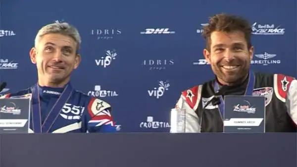 I due favoriti d'obbligo della Red Bull Air Race: il veterano Paul Bonhomme (che partecipa dal 2003) e lo scanzonato Hannes Arch, che gli strappò il titolo nel 2008 e da allora gli dà filo da torcere.