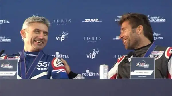I due favoriti d'obbligo della Red Bull Air Race: il veterano Paul Bonhomme (che partecipa dal 2003) e lo scanzonato Hannes Arch, che gli strappò il titolo nel 2008 e da allora gli dà filo da torcere.