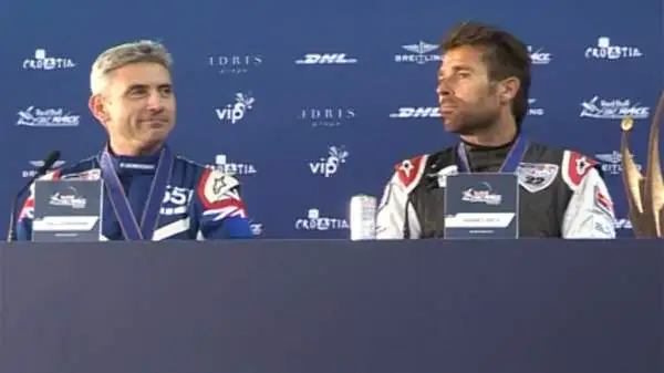 I due favoriti d'obbligo della Red Bull Air Race: il veterano Paul Bonhomme (che partecipa dal 2003) e lo scanzonato Hannes Arch, che gli strappò il titolo nel 2008 e da allora gli dà filo da torcere.