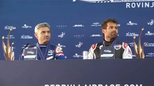 I due favoriti d'obbligo della Red Bull Air Race: il veterano Paul Bonhomme (che partecipa dal 2003) e lo scanzonato Hannes Arch, che gli strappò il titolo nel 2008 e da allora gli dà filo da torcere.
