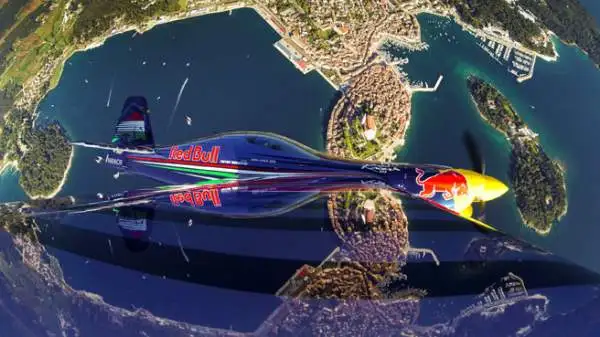 La seconda tappa della corsa motoristica più veloce e spericolata al mondo ha avuto luogo sull'affascinante costa istriana della Croazia.