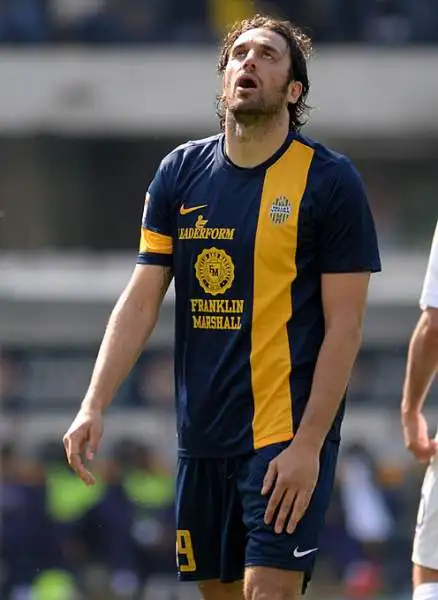 Partita emozionante e ricca di gol al Bentegodi, per la viola in gol Cuadrado, Borja Valero, Matri e due volte Aquilani. Sala, Toni e Iturbe per il Verona.