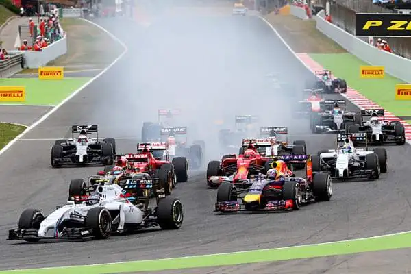 In Catalogna trionfa Hamilton, male le Ferrari. Mercedes di un altro pianeta: Rosberg è secondo, Vettel quarto, Alonso sesto, Raikkonen settimo.