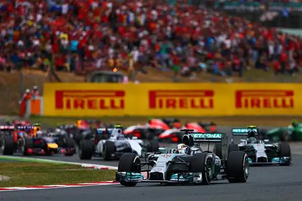In Catalogna trionfa Hamilton, male le Ferrari. Mercedes di un altro pianeta: Rosberg è secondo, Vettel quarto, Alonso sesto, Raikkonen settimo.