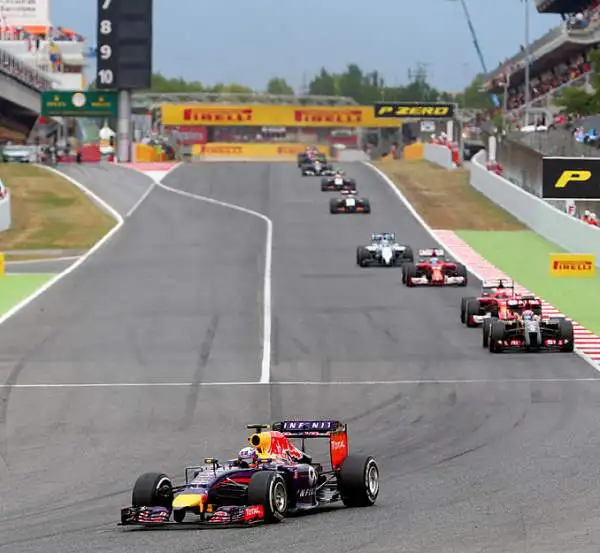 In Catalogna trionfa Hamilton, male le Ferrari. Mercedes di un altro pianeta: Rosberg è secondo, Vettel quarto, Alonso sesto, Raikkonen settimo.