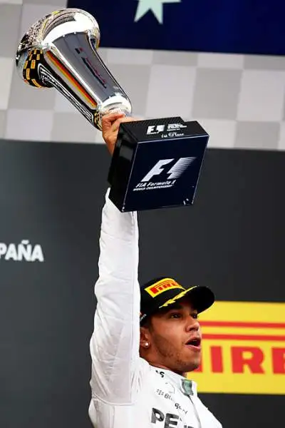 In Catalogna trionfa Hamilton, male le Ferrari. Mercedes di un altro pianeta: Rosberg è secondo, Vettel quarto, Alonso sesto, Raikkonen settimo.