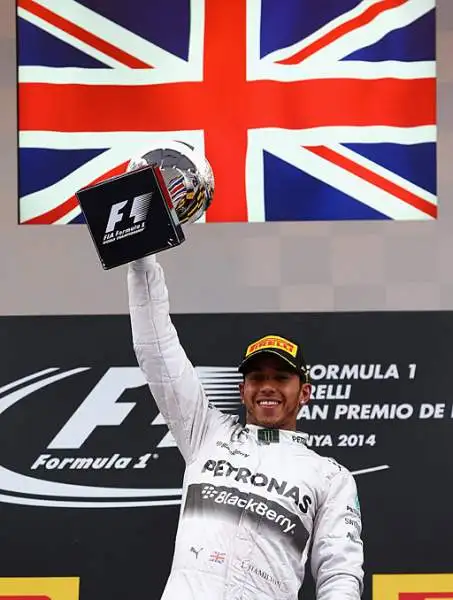 In Catalogna trionfa Hamilton, male le Ferrari. Mercedes di un altro pianeta: Rosberg è secondo, Vettel quarto, Alonso sesto, Raikkonen settimo.