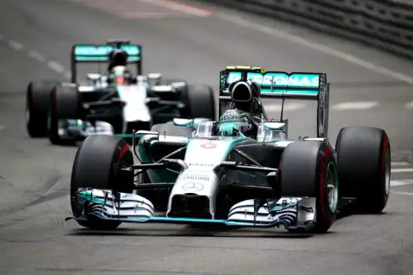 Montecarlo è di Rosberg. Alonso 4°. Dominio Mercedes anche a Monaco. Hamilton chiude secondo, Ricciardo completa il podio. Vettel out, Kimi sfortunato.