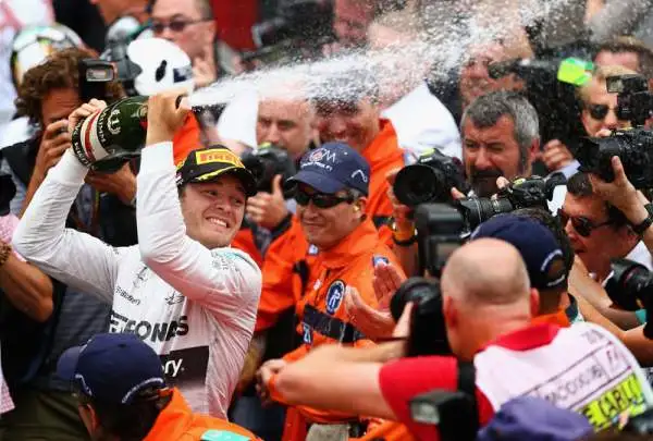 Montecarlo è di Rosberg. Alonso 4°. Dominio Mercedes anche a Monaco. Hamilton chiude secondo, Ricciardo completa il podio. Vettel out, Kimi sfortunato.