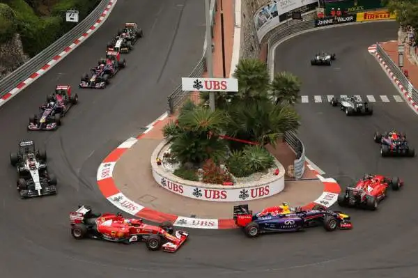 Montecarlo è di Rosberg. Alonso 4°. Dominio Mercedes anche a Monaco. Hamilton chiude secondo, Ricciardo completa il podio. Vettel out, Kimi sfortunato.