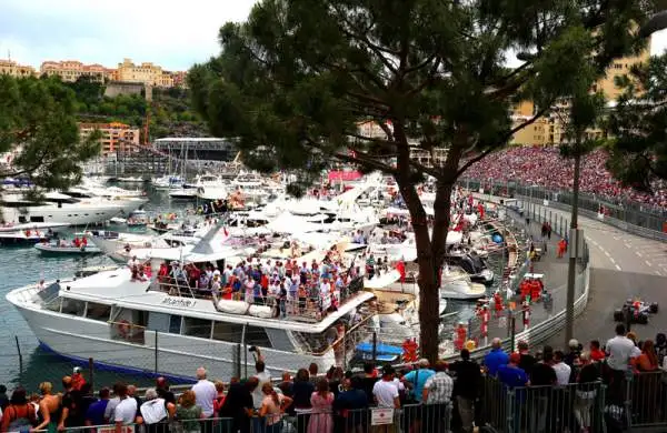 Montecarlo è di Rosberg. Alonso 4°. Dominio Mercedes anche a Monaco. Hamilton chiude secondo, Ricciardo completa il podio. Vettel out, Kimi sfortunato.
