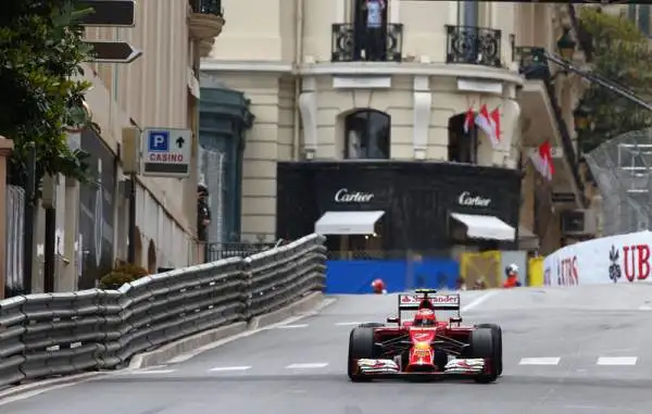 Montecarlo è di Rosberg. Alonso 4°. Dominio Mercedes anche a Monaco. Hamilton chiude secondo, Ricciardo completa il podio. Vettel out, Kimi sfortunato.