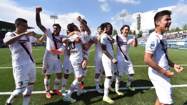 Dopo un avvio di stagione complicato, il Palermo si è imposto come la prima forza del campionato e, una volta in vetta, non ha più mollato il primato.