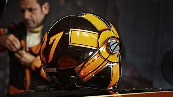 Classe 1967, il pilota è un amante della velocità in tutte le sue forme. "Naturalmente adoro anche le automobili, in passato ho avuto la possibilità di girare su una Red Bull di David Coulthard".