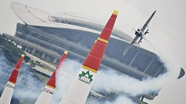 Grande spettacolo nella terza tappa stagionale del Red Bull Air Race a Putrajaya.