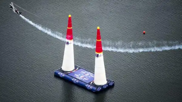 Grande spettacolo nella terza tappa stagionale del Red Bull Air Race a Putrajaya.