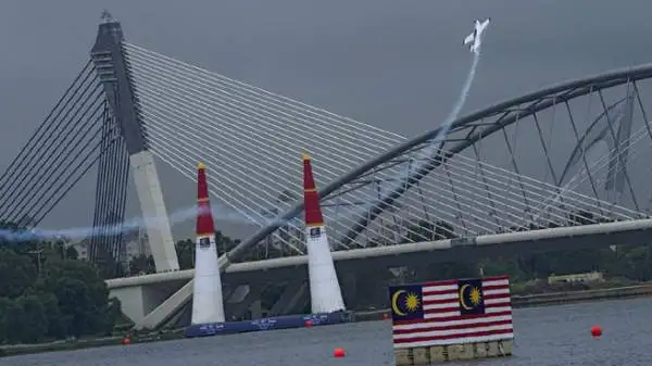 Grande spettacolo nella terza tappa stagionale del Red Bull Air Race a Putrajaya.