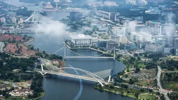 Grande spettacolo nella terza tappa stagionale del Red Bull Air Race a Putrajaya.