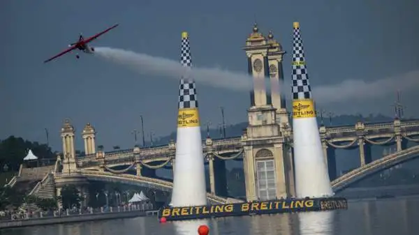 Grande spettacolo nella terza tappa stagionale del Red Bull Air Race a Putrajaya.
