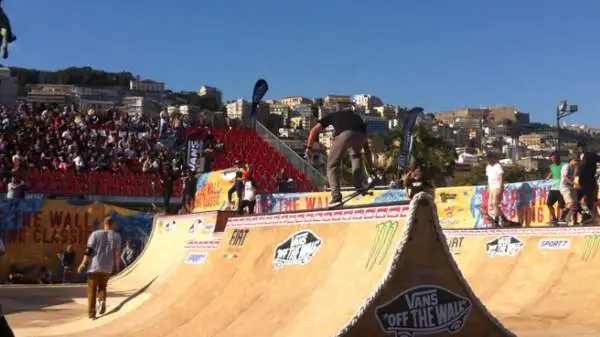 La prima giornata del Vans Off the Wall 2014 nelle splendida cornice di Napoli.