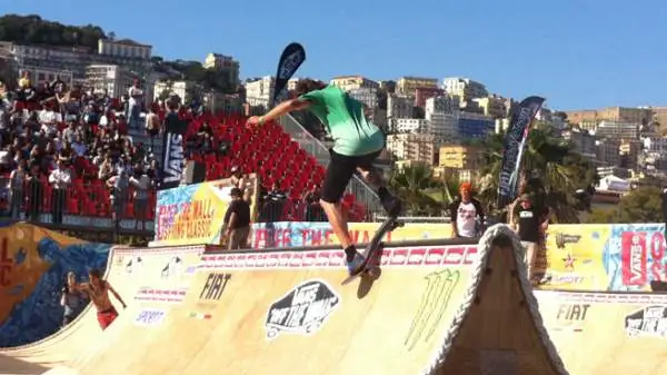 La prima giornata del Vans Off the Wall 2014 nelle splendida cornice di Napoli.
