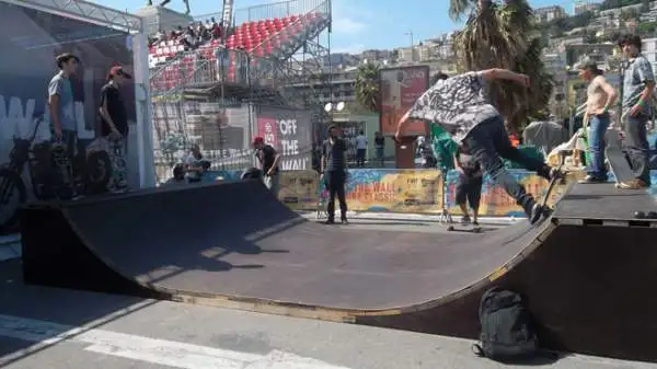 La prima giornata del Vans Off the Wall 2014 nelle splendida cornice di Napoli.