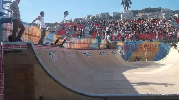 La prima giornata del Vans Off the Wall 2014 nelle splendida cornice di Napoli.