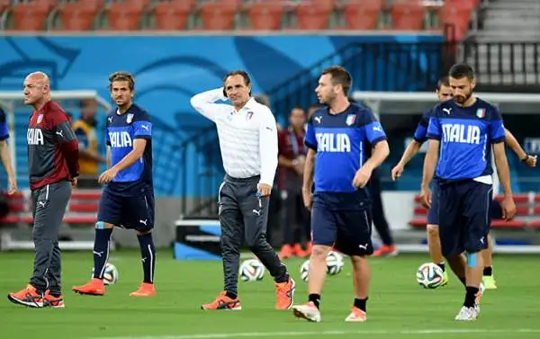 Allenamento sereno nello stadio de Amazonas per gli azzurri in vista della sfida all'Inghilterra che aprirà l'avventura dell'Italia al mondiale brasiliano.