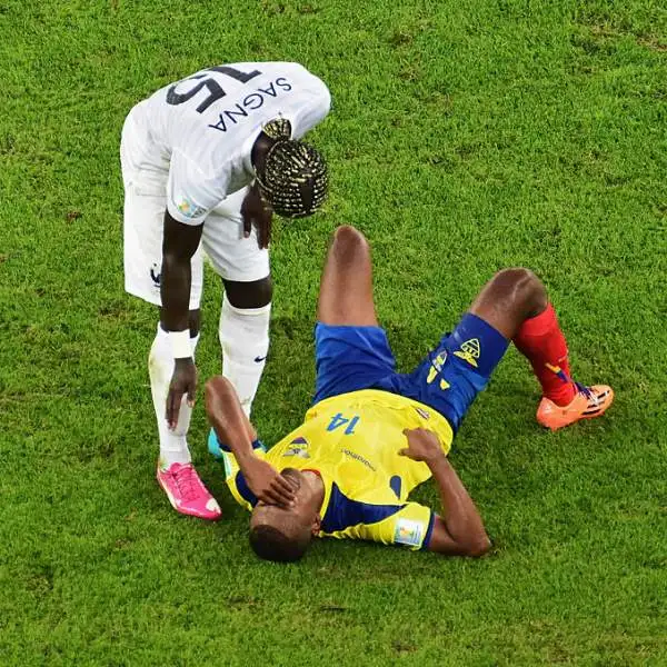 Termina a reti inviolate una partita in realtà combattutissima con ben trenta tiri in porta. Francia agli ottavi come prima, Ecuador unica sudamericana eliminata.