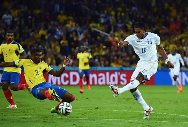 Decide una doppietta di Enner Valencia. Gli ecuadoregni agganciano al secondo posto la Svizzera. Per l'Honduras torico gol di Costly, non segnavano ai mondiali dall'82.
