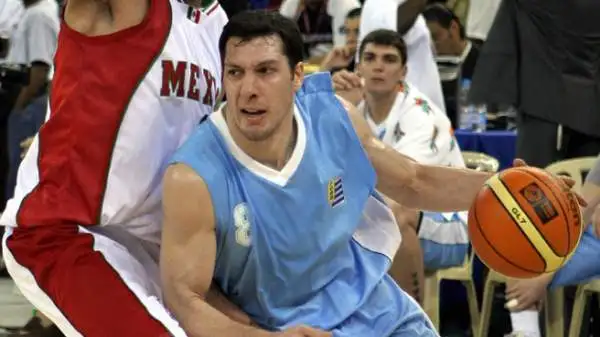 Il bombarolo: Nicolas Mazzarino, il più forte giocatore di basket uruguaiano di tutti i tempi, è stato per anni l’uomo simbolo della Pallacanestro Cantù. E’ tornato in patria nella scorsa estate.