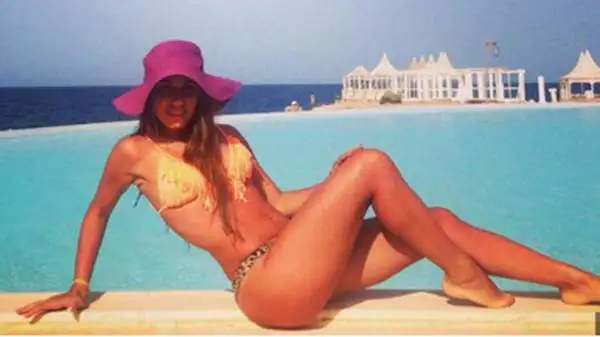 L'ex invelenita: Maria Rosa Ventrone, ex di Cavani, ha attaccato il Matador a Sportmediaset. "Crede in Dio. Non si separa dalla Bibbia. Ma chi predica bene poi quasi sempre razzola male".