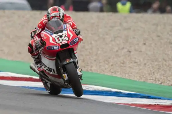 Marquez, ottava meraviglia. Lo spagnolo allunga la sua striscia di vittorie di fila imponendosi ad Assen davanti a Dovizioso. Rossi quinto.