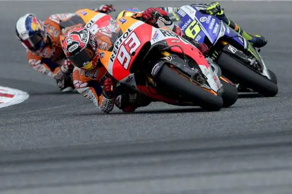Gp Catalogna: vince Marquez, Rossi 2°. Gara intensa ma a spuntarla è ancora una volta il catalano della Honda, al settimo successo di fila. Bene Valentino. Terzo Pedrosa.