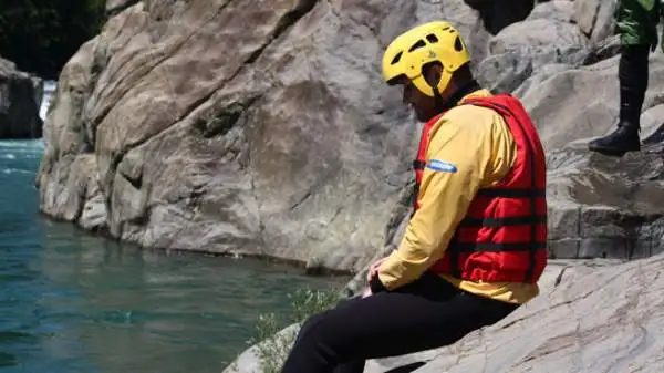 I giornalisti che hanno preso parte alla prima tappa di “Emozione3 Gira l’Italia” hanno provato il brivido della discesa tra le rapide del fiume Sesia in rafting.