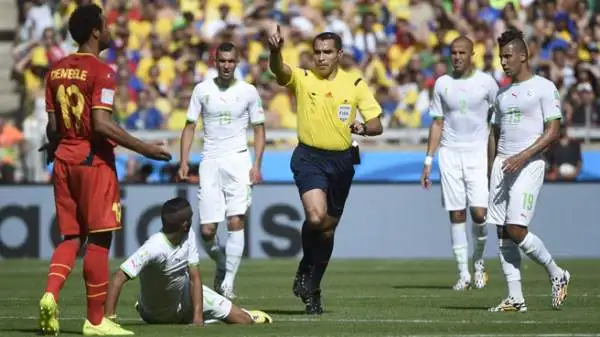 L’arbitro: Marco Antonio Rodriguez Moreno, 40 anni, di Città del Messico, è predicatore della congregazione di Milpa Alta. Internazionale dal '99, il fischietto messicano è al terzo Mondiale.
