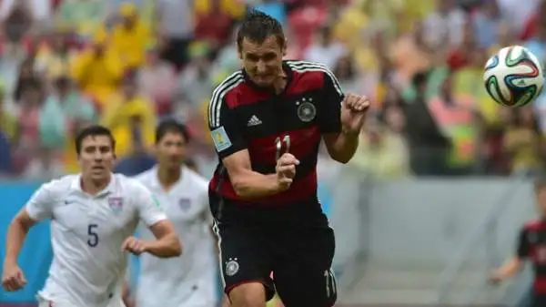 Klose 5,5. Perde una grande chance per staccare Ronaldo nella classifica dei marcatori all time.